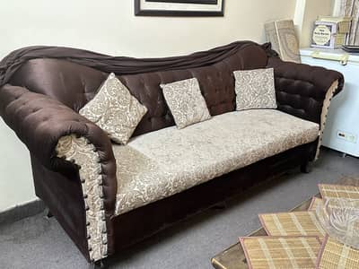 Elegant 7 seater sofa set with matching curtains - Excellent condition
