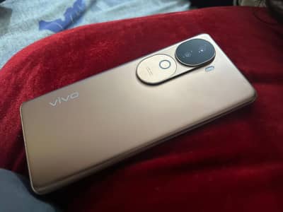 Vivo V40e 8/256 PTA Approved – Excellent Condition + Covers & Chargers