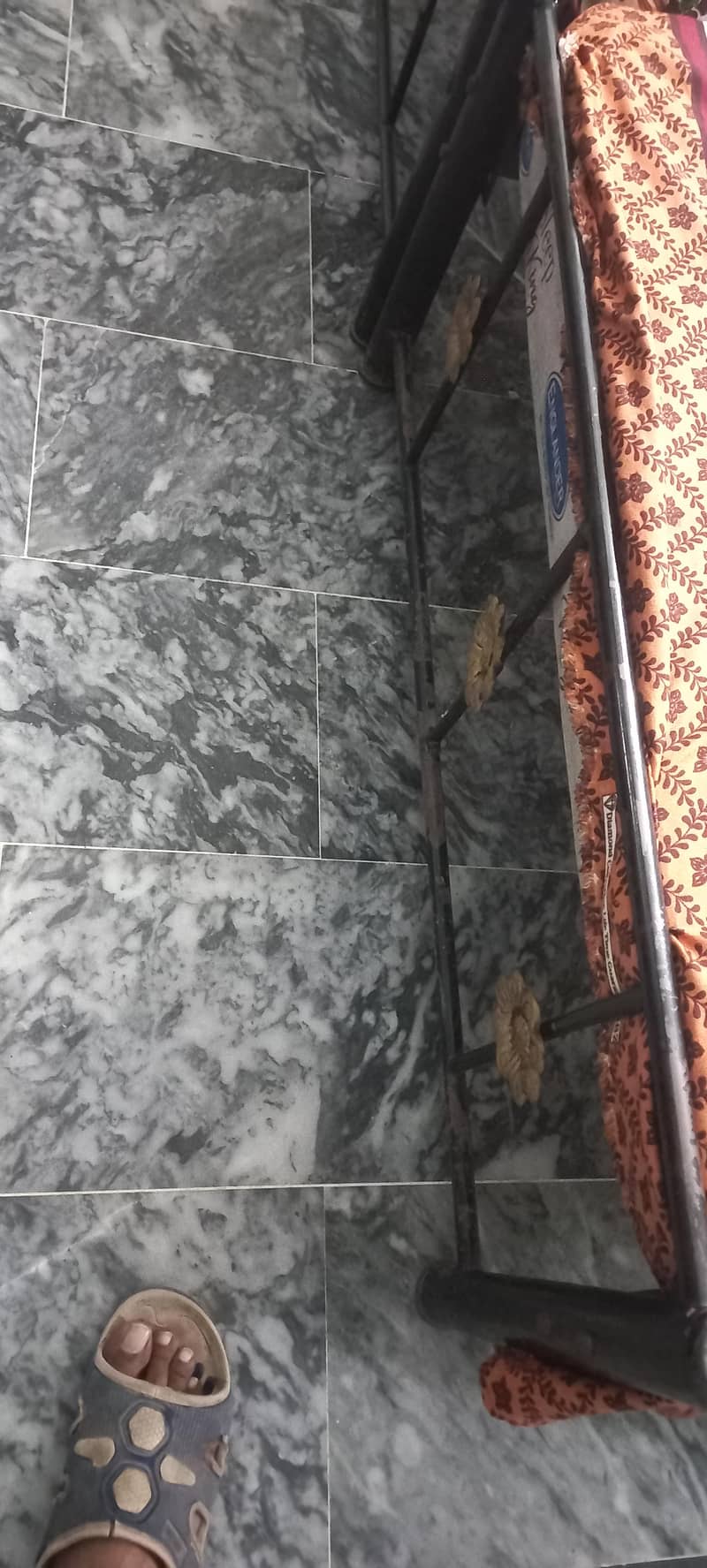 دو سنگل آئرن بیڈ میٹریس سمیت – کنڈیشن 8/10 – فوری فروخت 4