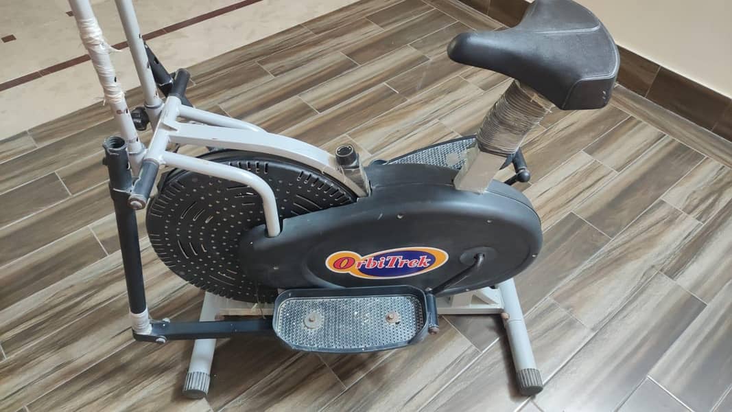 Elliptical exercise machine 3