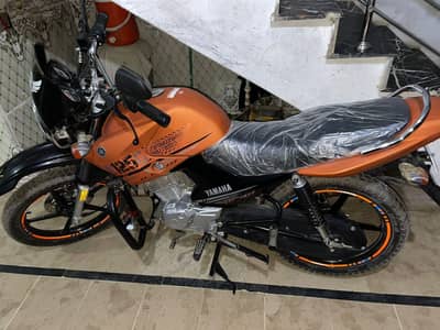 Yamaha ybr G Orange matt like new contact on wtsp 0331-344160-8