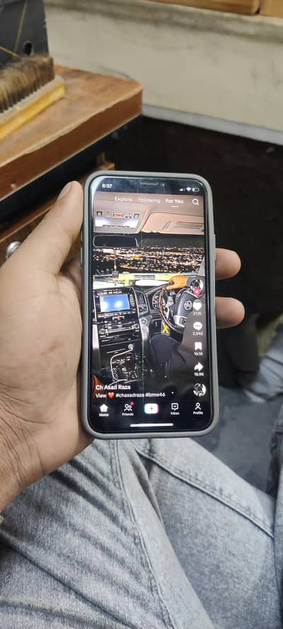 I phone x pta approved h back carek h or 1 line h Baki all ok h