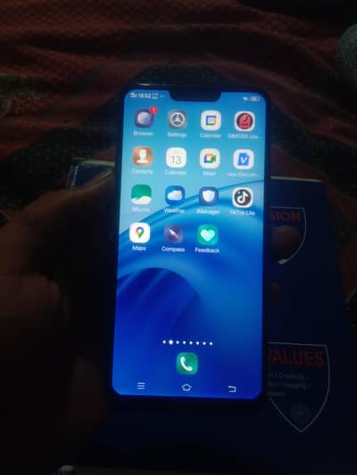 mbile Vivo y85 good quality quotation 10/9 PTA hai panel thoda saTuta