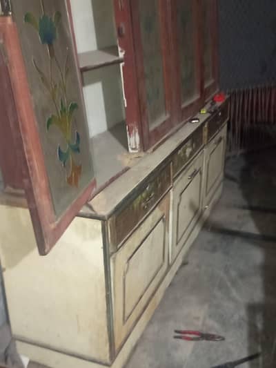 show case used ha aur thori si kharab ha