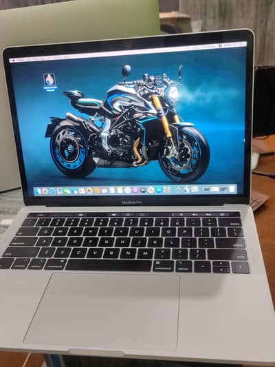 MacBook pro core i5 16gb ram 512 SSD 13inch touch bar touch id 2018