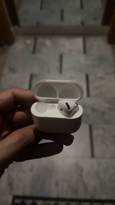 Apple airpods 4 only right side