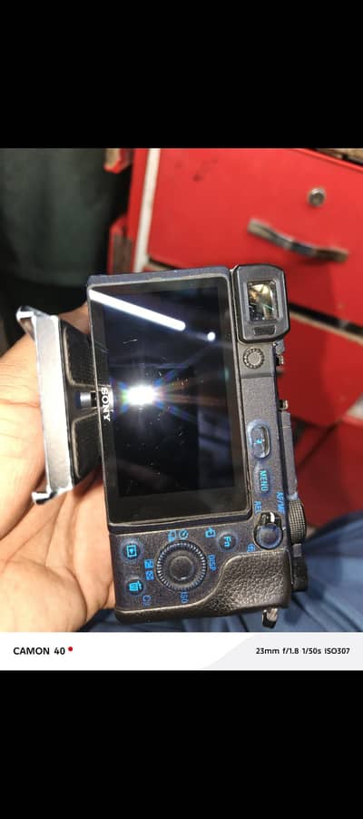 sony 6400 with 30 mm 1.4 . with 2 batteries with box charger