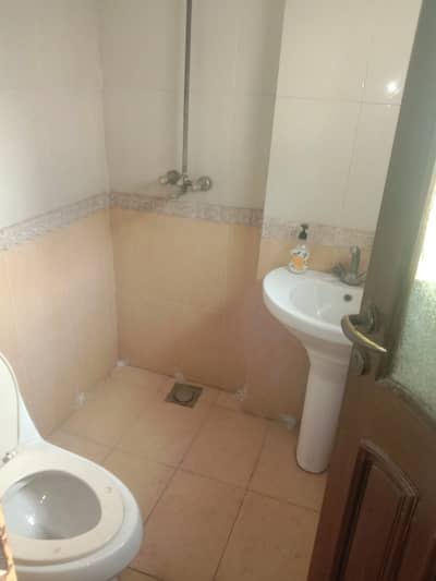 1 Bed Attached Washroom For Females For Rent
