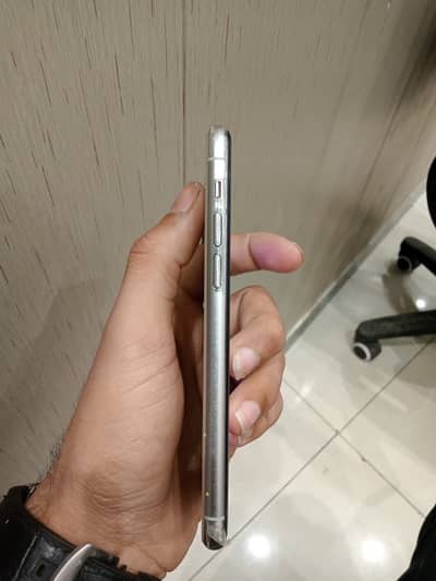 Iphone 11 pro jv 64 gb white color just face id off