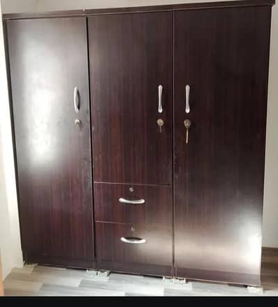 Three door cupboard in very good condition