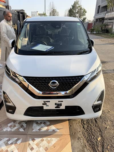 Nissan dayz highway star G hybrid