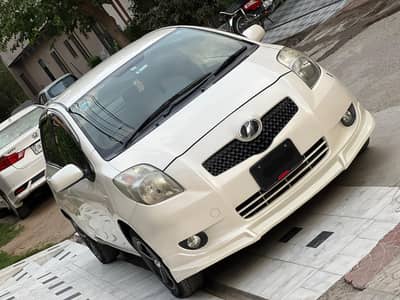 Toyota Vitz B Intelligent Package 1.0 2010