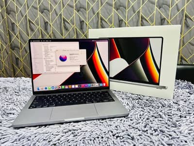 Apple macbook Pro with complete box