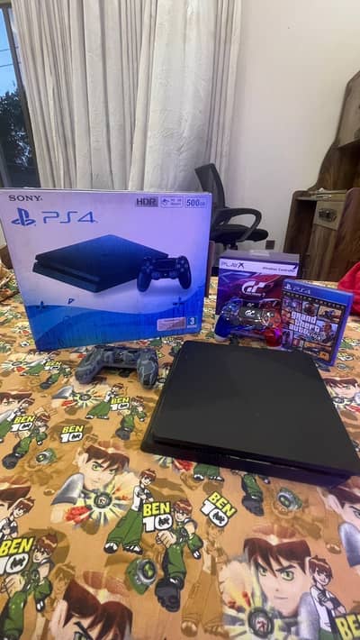 PLAYSTAION 4 1TB WITH 2 controllers AND FREE GTA V CD