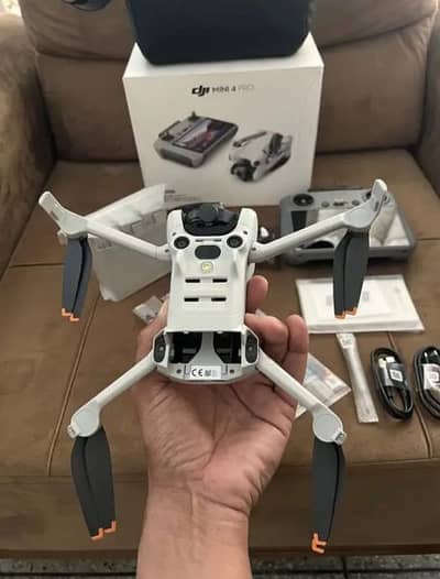 drone dji Mini 4 Pro with 3 batteries