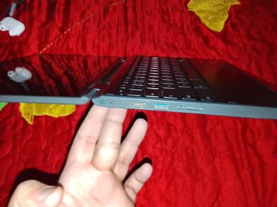 chrome book 4 gb ram 32 gb mamore