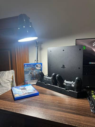 PS4 Slim 2 original controllers with 2 games god of war