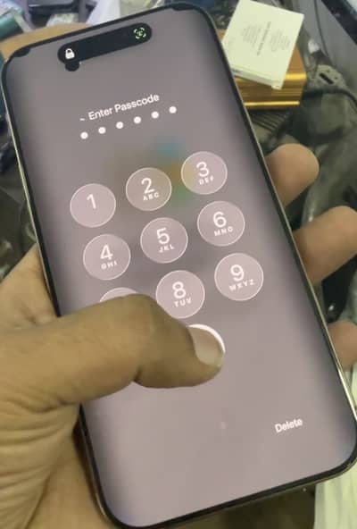 Iphone 16 pro max lcd doted