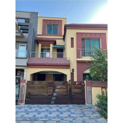 Vip 05 Marla Luxury Furnished Lower Portion Available For Rent In Bahria Town Lahore