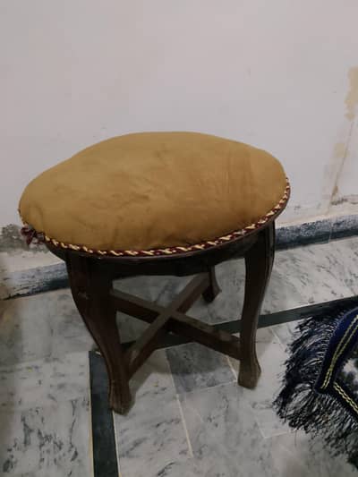 selling all furniture looking like new only 4 Year used