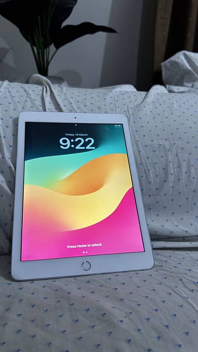 iPAd 6Th Generation 128Gb 10/10 Condition
