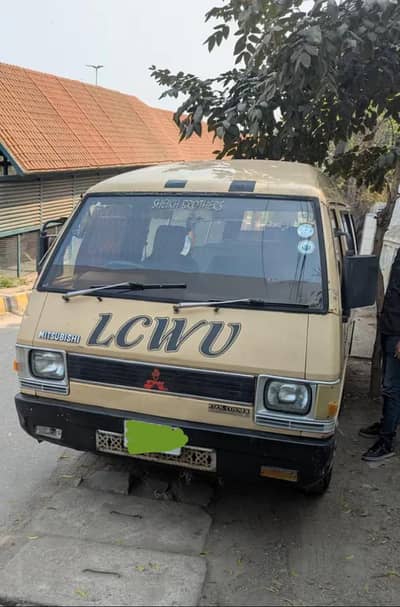 Mitsubishi L300 1986 model army nilami frame wali