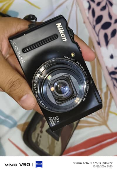 Nikon Coolpix s8100 mint condition