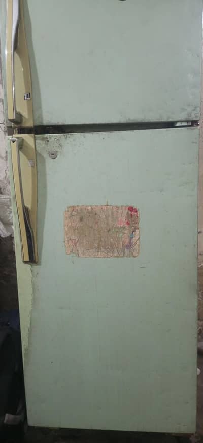 Singer medium size Fridge for sale
