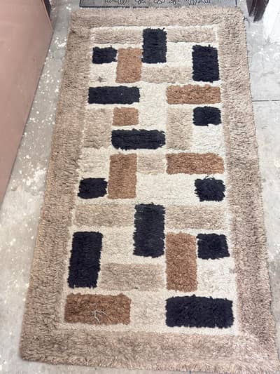 carpet Rs:8000   . . call 03002340879