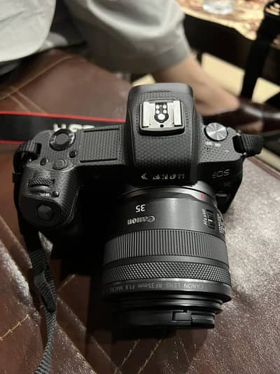 canon eos r with 35 rf lens