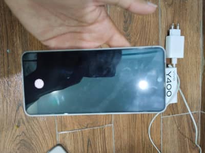 vivo y400