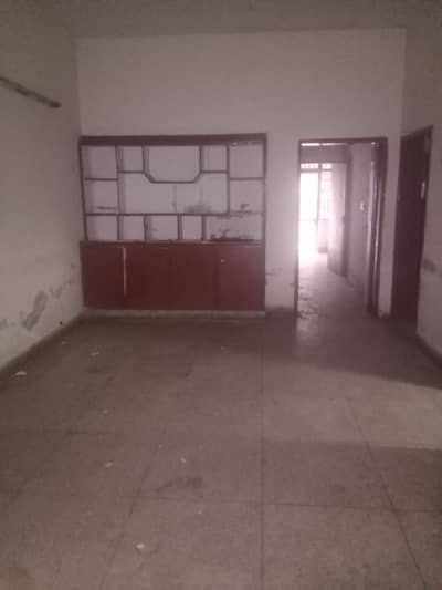 10 marla lower portation near main road market park good location