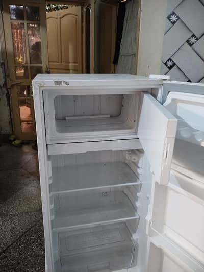 Dawlance fridge bilkul new condition bada room size new model ka