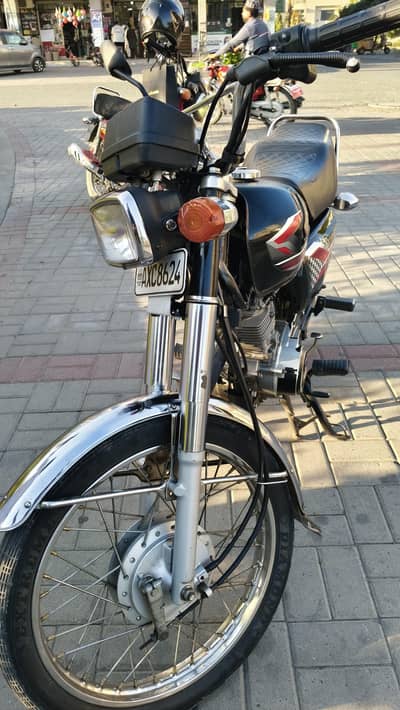 honda 125 black color