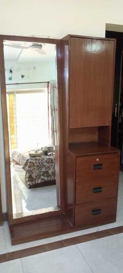 Wardrobe with MIrror in Good Condition
