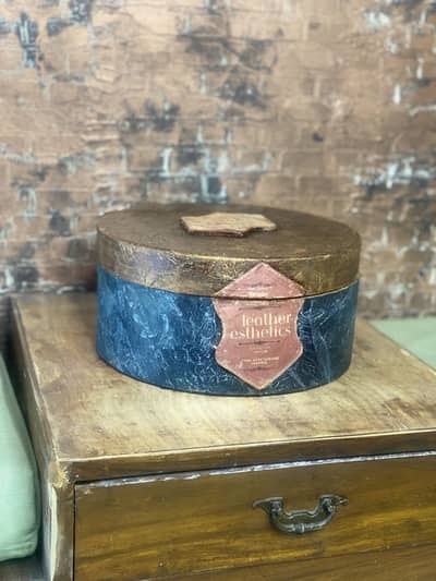 Vintage Leather Effect Round Box