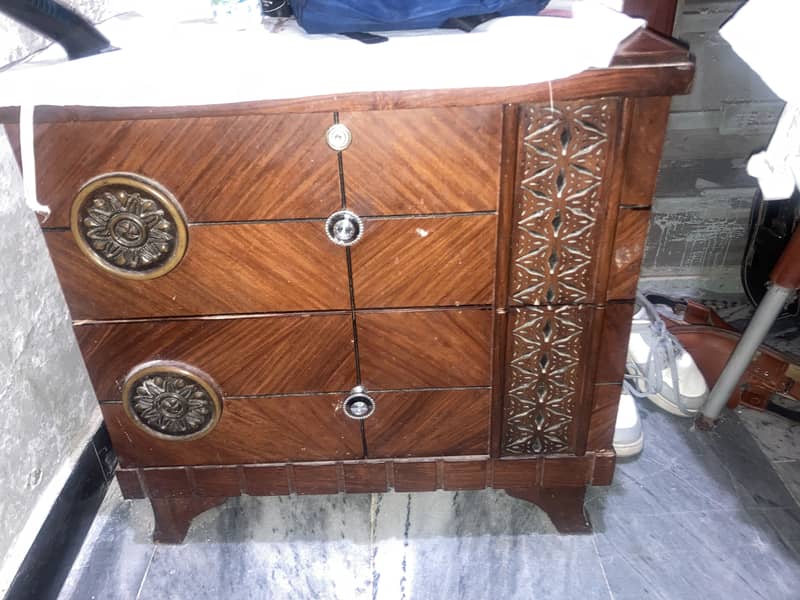 King size bed & Dressing Table 6