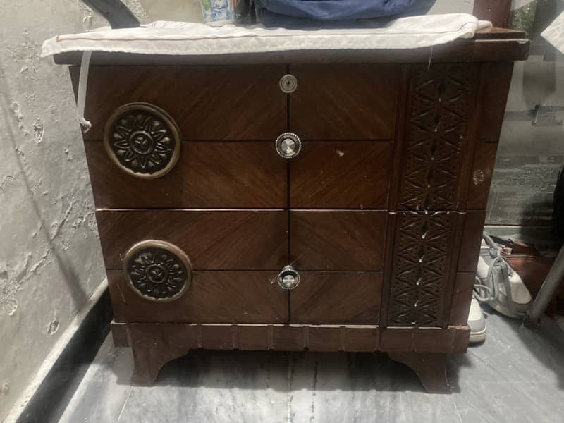 King size bed & Dressing Table 7