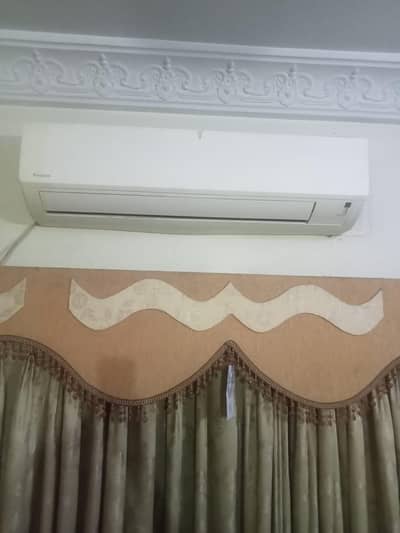 Daikin 1.5 Ton Inverter AC