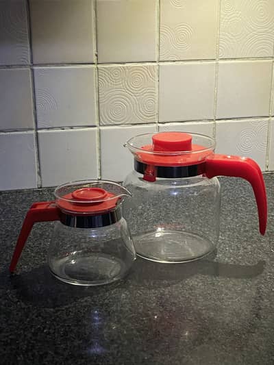 Glass Coffee/Tea Jugs. Set of 2 (Red Handle)