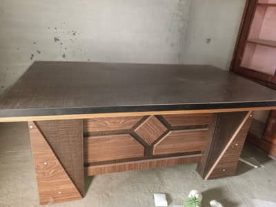 good condition and beautiful table
