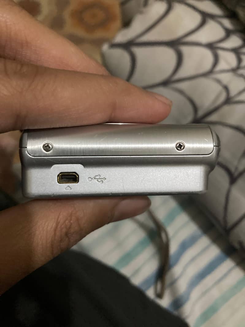 SONY DIGITAL CAMERA 4