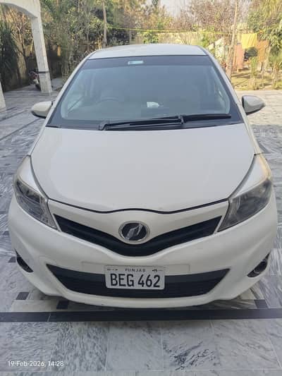 Vitz 2013-17 pearl white