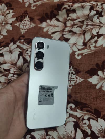Infinix hot 60 pro 8+8gb 128gb