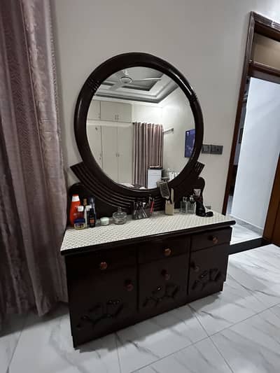 Old style dressing table in good condition