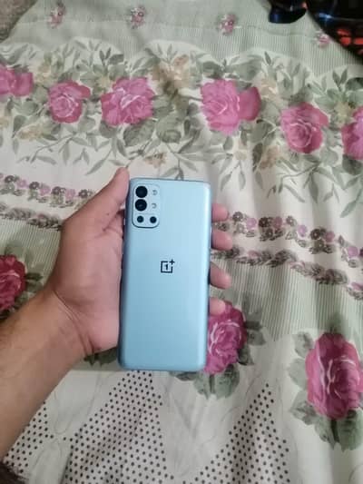 one plus 9R dual sim approved 8+8/256 not a single fault