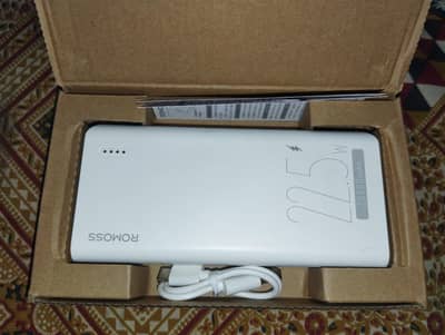 Romos 22.5 W faster power bank