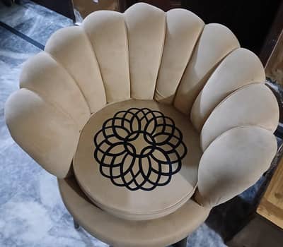 5 Seater dewan Set in a very good condition for urgent sale