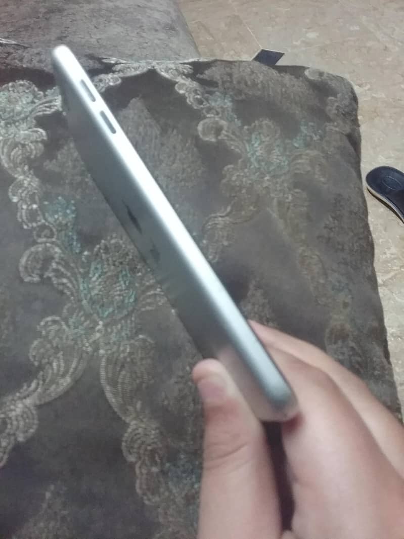 iPod good condition without back camera 2