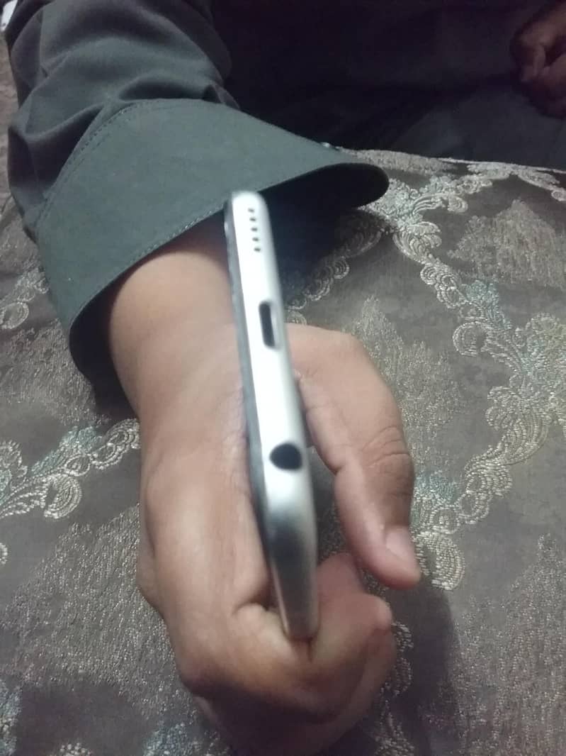 iPod good condition without back camera 3